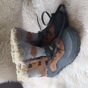 Women's size 6 Merrell winter/hiking boots